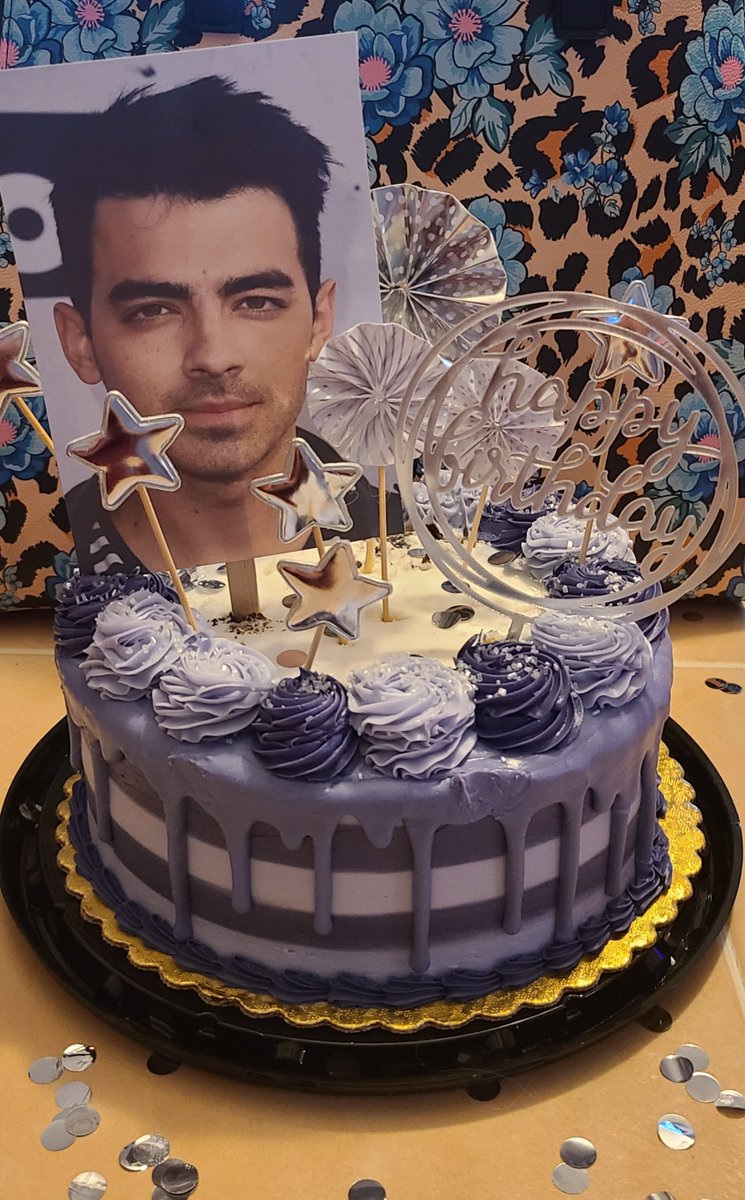 jinxed1985's tweet photo. @joejonas Since I missed the deadline email for winning the capital one/pandora chat with you,  my family tried to make up for the ptsd it caused, with a Joe cake and present(pillowcase) for my birthday. ❤ https://t.co/WBxGY6EyTJ