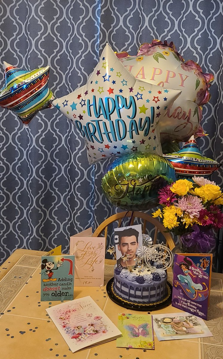 jinxed1985's tweet photo. @joejonas Since I missed the deadline email for winning the capital one/pandora chat with you,  my family tried to make up for the ptsd it caused, with a Joe cake and present(pillowcase) for my birthday. ❤ https://t.co/WBxGY6EyTJ
