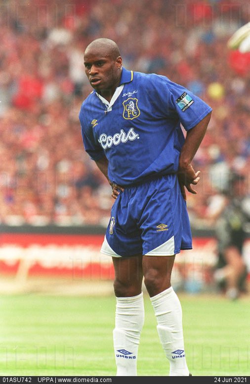 ⚒GIVEAWAY⚒

More positivity &amp; kindness on our behalf &amp; a Chelsea legend! We’ve a signed blues shirt by the 90’s legend that is <a href="/FrankMSinclair/">Frank Sinclair ⚽️</a>. Thanks Frank👏🏻

For a chance to win a fab giveaway ‘FOLLOW’, ‘RETWEET’ &amp; ‘TAG’ a friend this post

Entry closes Tues 29th 5pm ⚒ #COYH