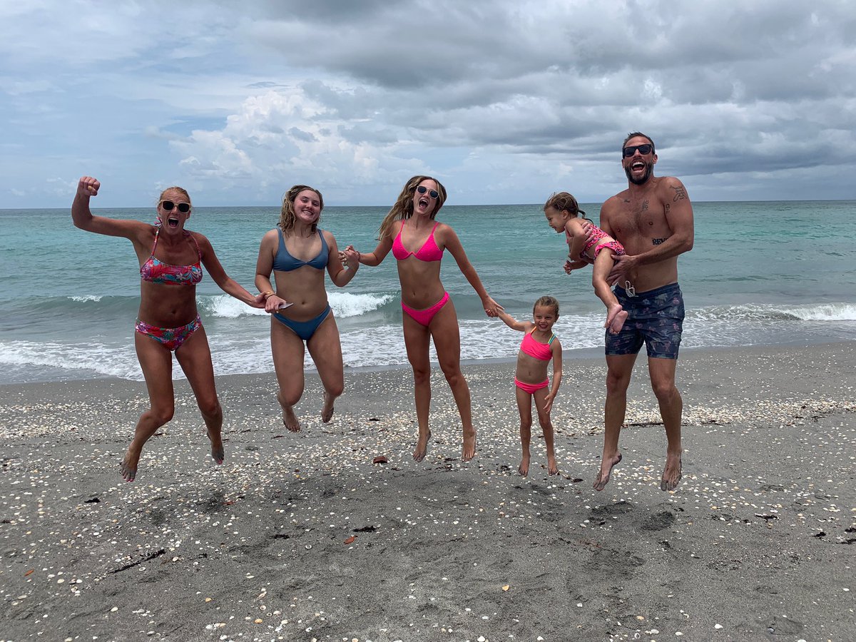 thesmithty's tweet photo. Best thing about being married to a coach?

Easy, the superstars that my daughters get to look up to. These are two of the best who came over 1,500 miles to hang out. 

Amazing memories made with @Keeorr &amp; @madi_fear. https://t.co/HZaha6fIuX