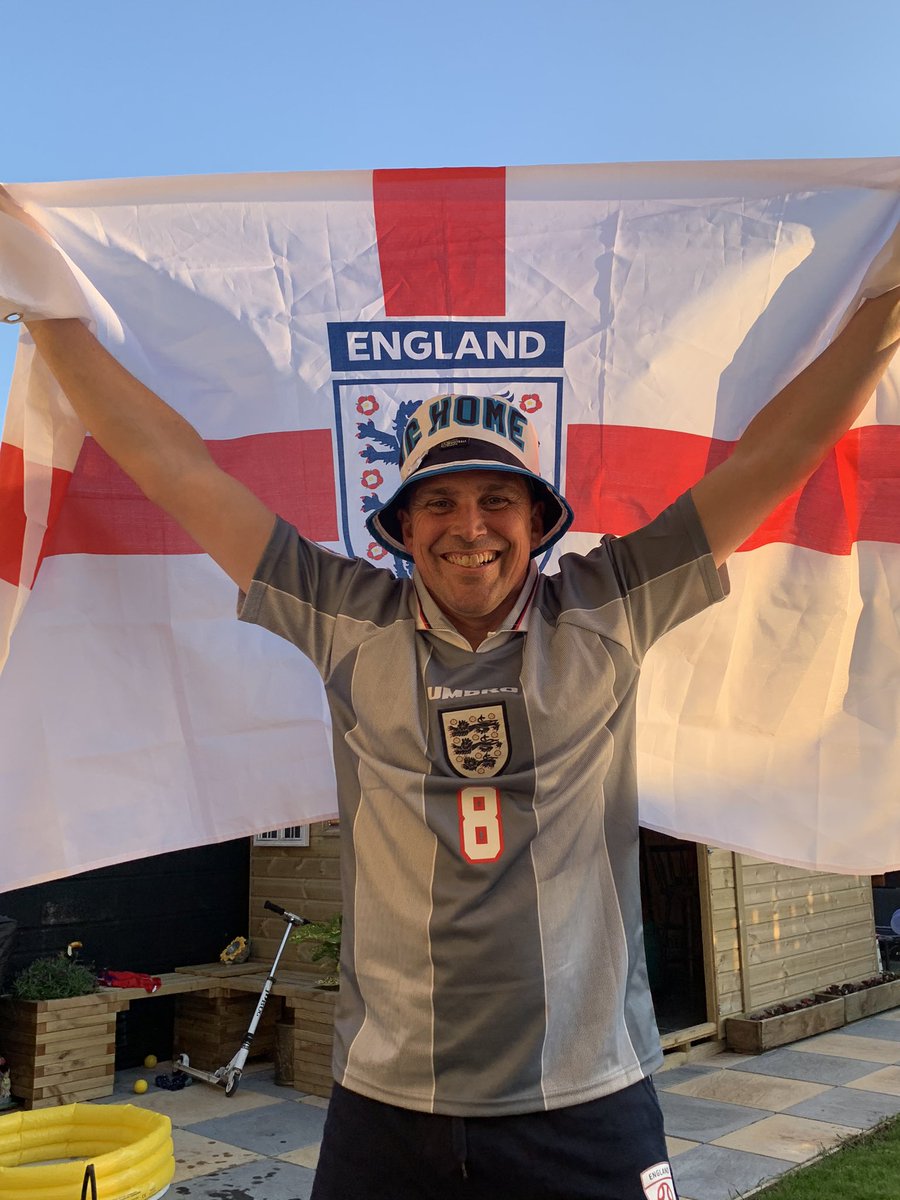 @ShirtFooty @FootyKitMarket @AlanMarch1981 @KitView_ @The_RainbowKit @90sfootball @ShirtsDays @FutbolShIrTALIA @TheShirtUnion @ellis_platten @ForbiddenShirts #footydraws Superb 😍 Really Good @greigo_uk @NorwichTony #ThreeLions #ItsComingHome 🏴󠁧󠁢󠁥󠁮󠁧󠁿🦁🦁🦁⚽️