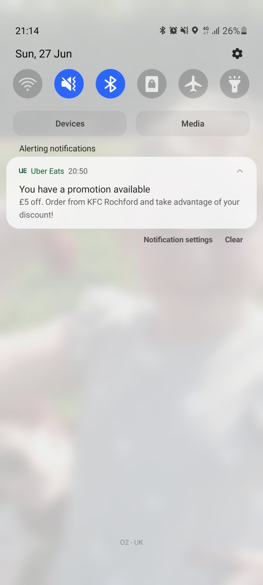 karlbeavis's tweet photo. @ubereats_uk after waiting 2 hours for an order from kfc that was cancelled then to get this....are you joking...never using uber eats again!! https://t.co/MVU8fRbFaT