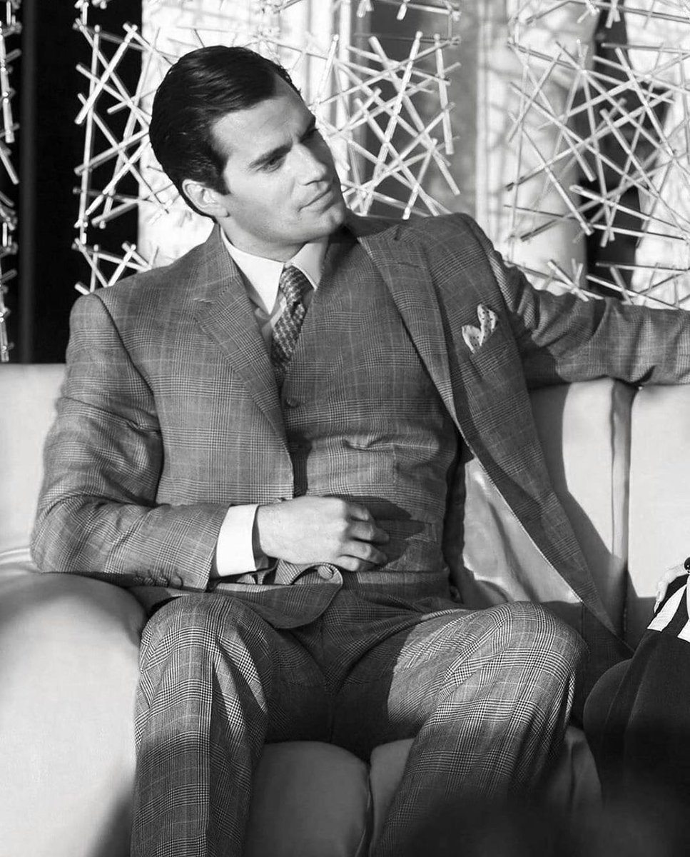 Who else likes these #1960s #TheManFromUncle vibes? #cheers! #HenryCavill

#absolutebespoke #businessmen #dapperlife #modernmen #menfashionblogger #tailoredsuit #menfashiontips #styleforman