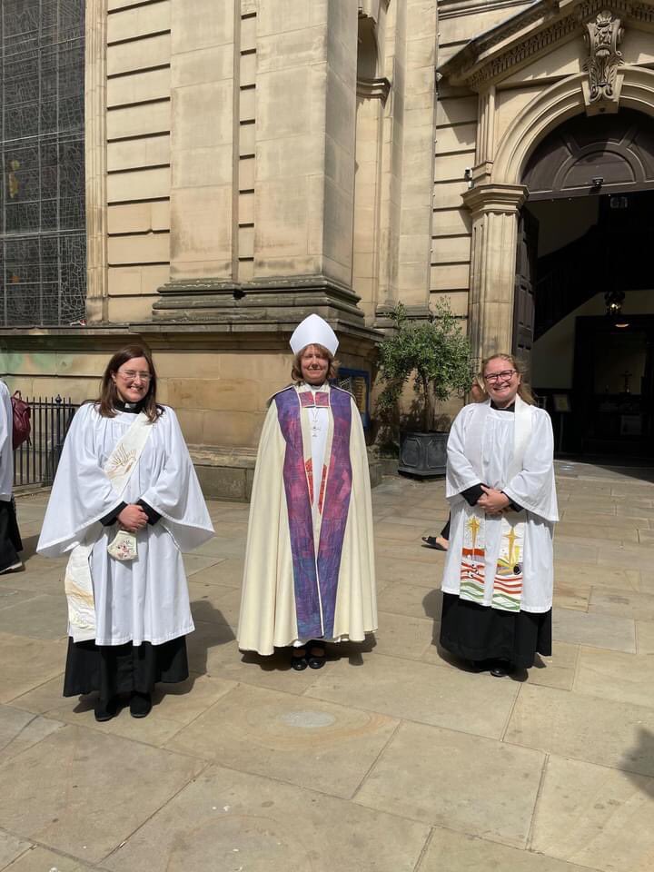 BeckyLStephens's tweet photo. So delighted to have welcomed Rev Emily to @StPeters_SC this evening following her ordination yesterday in @bhamcathedral #NewRevs https://t.co/X0h3jnMWKw