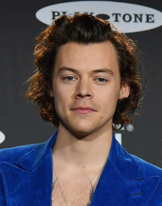 2 pic. my favorite hair on harry!! https://t.co/iUnIMmQLH3