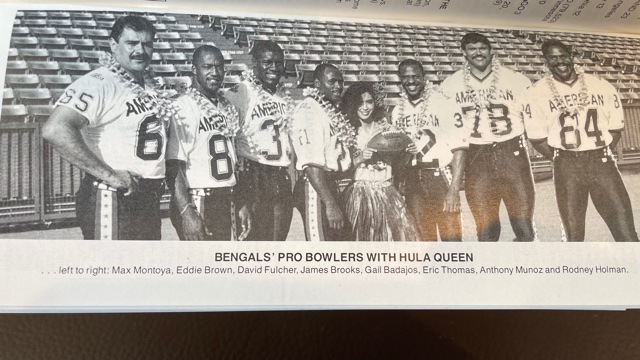 bengaljims_BTR's tweet photo. #BengalsMediaGuideMonday 

1989 #bengals Media Guide. LOOK these All Pros! 

#CincinnatiFootballHistory | #NewStripes https://t.co/arFG28PVkv