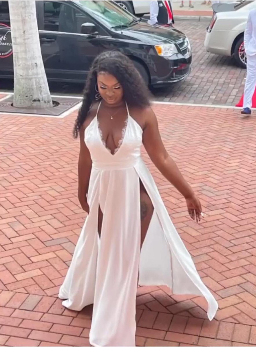 Celebrity239's tweet photo. Bitch I’m famous in my city.. everywhere I go they know me! Calling out my name like “Hey ain’t u Miss Celebrity!?” 🤪🤩
#Celebrity239 #SexaholicsTheMovie #HighMaintenancePublishingAndProduction #JermaineChurchBrand #OnTheMapMedia #TheCelesteCeleste #MaverickMovies #FortMyers https://t.co/VnHMhbM62B