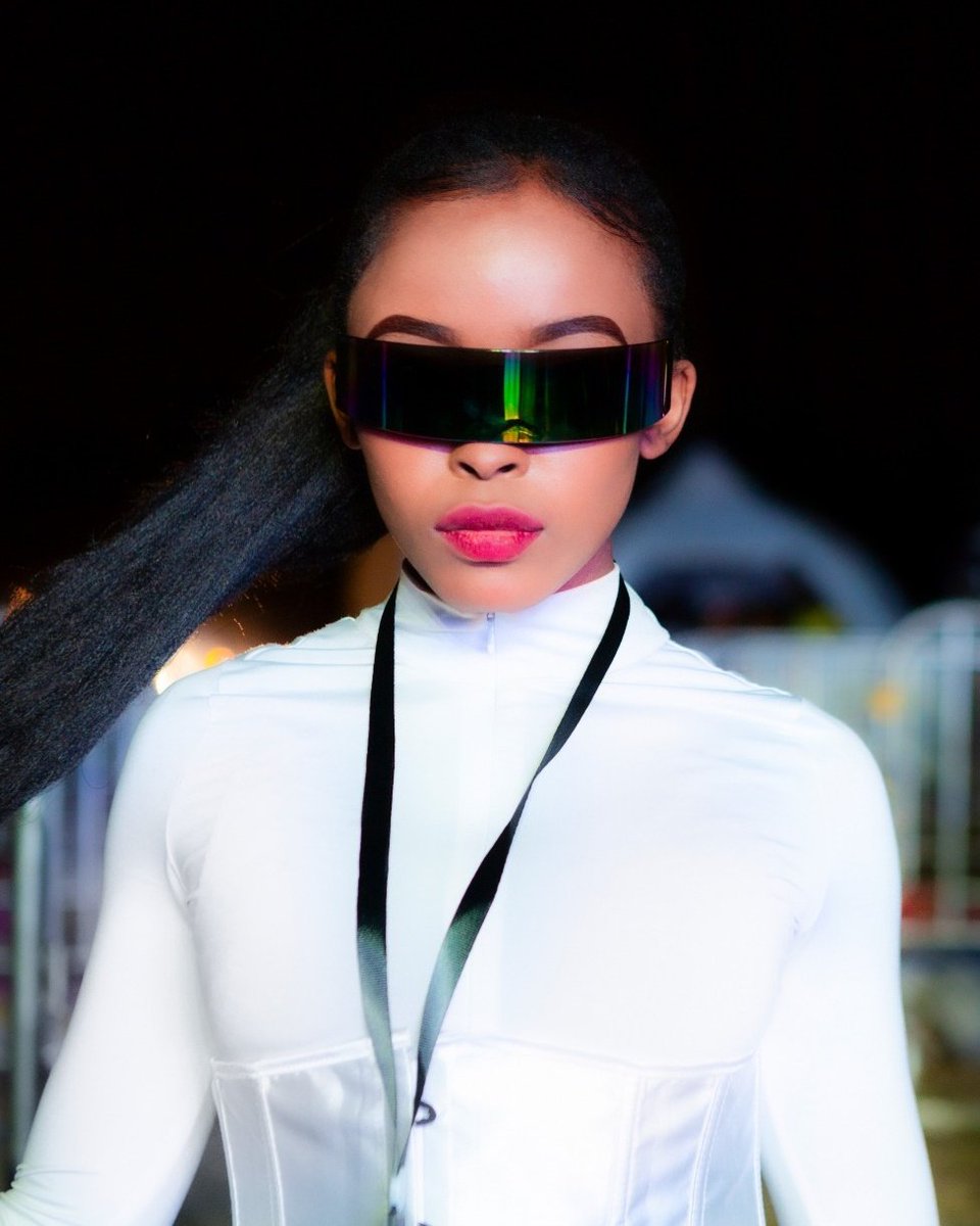 alvinconnect's tweet photo. Lighting up the night sky✨_X @azeezah_h 🇰🇪🌍
#Lifestyle #Africa #Photography #Model #Portrait #Creative #Art #Inspiration #Like #Follow #WCW #Fashion #Color #Adventure #Concept #Explore #AlvinConnect https://t.co/V6qJEny4yf