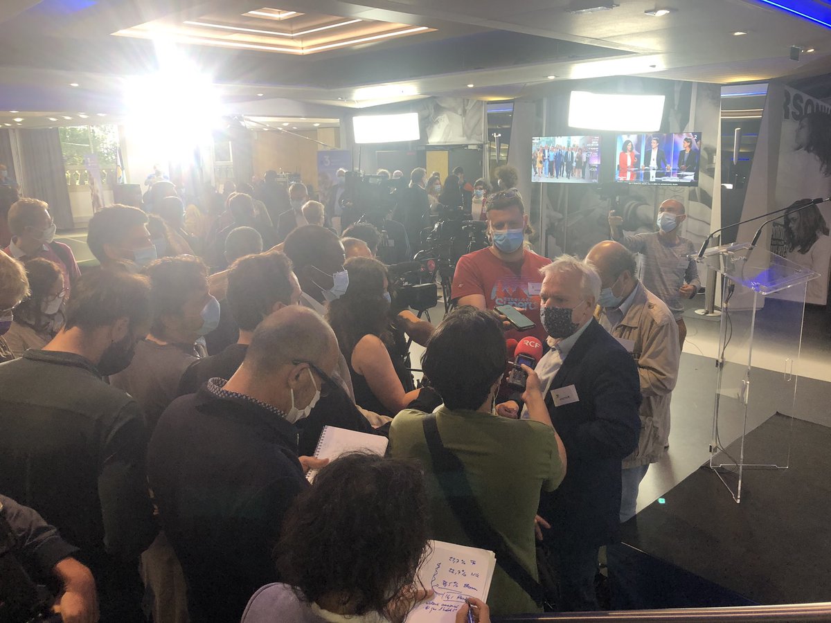 UNouveauSouffle's tweet photo. Victoire! 
Notre union avec la liste @bonneau2021 gagne la région #CentreValdeLoire. Dans ce conseil régional, nous vous promettons de faire vivre l’écologie et la solidarité ! Construisons ensemble : créons une région citoyenne partout et tout le temps avec @cfourniereelv https://t.co/qsUlDoW06b