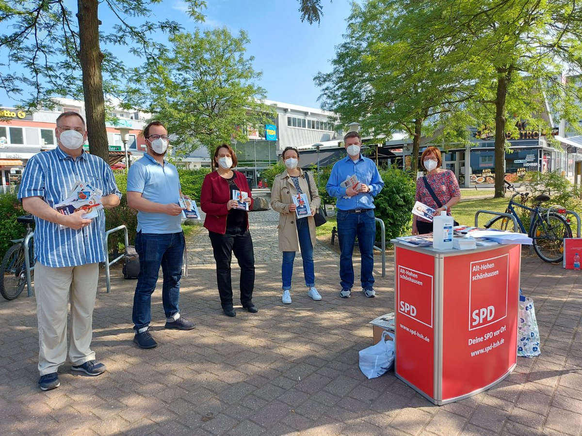 AnjaIngenbleek's tweet photo. Ein ereignisreiches Wochenende geht zu Ende.
Gestern Morgen zunächst ein Infostand der SPD Hohenschönhausen, dann mobile Bürger*innensprechstunde der @SPD_Karlshorst. Am Abend als privates Highlight das Konzert der Berliner Philharmoniker in der Waldbühne. Tolles Erlebnis! https://t.co/szVwEskJf4