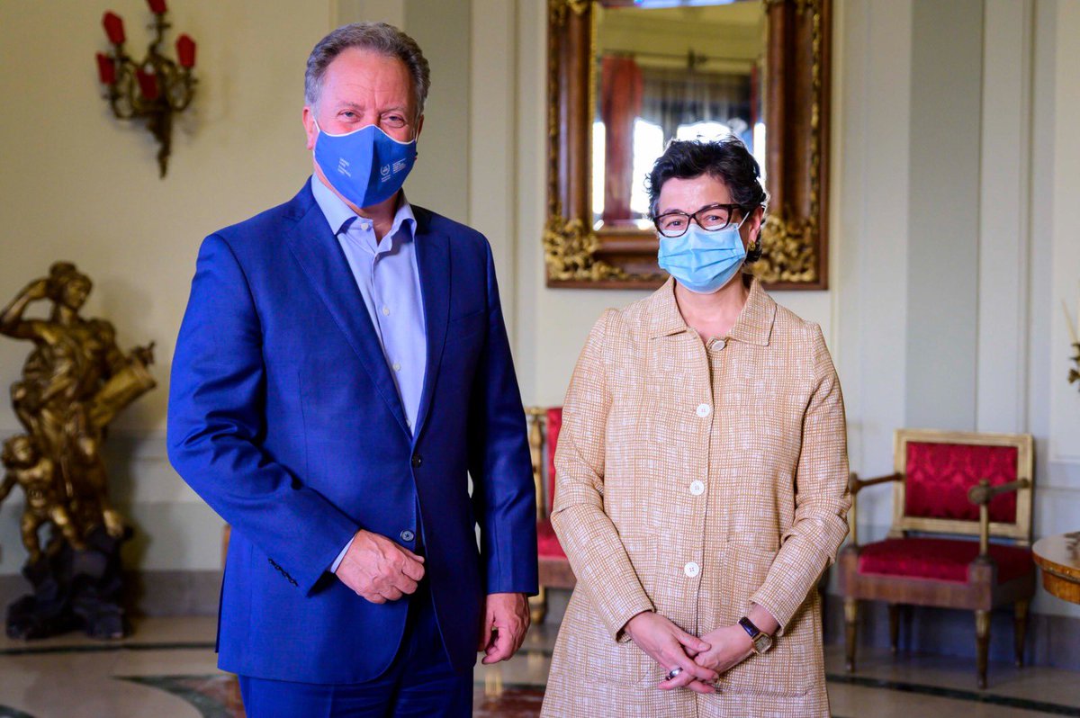 Great to meet David Beasley <a href="/WFPChief/">Cindy McCain</a> in Rome to discuss abt our on going cooperation and look at stepping up 🇪🇸 support to the <a href="/WFP/">World Food Programme</a> to help feed the 41 million people who are on the brink of famine