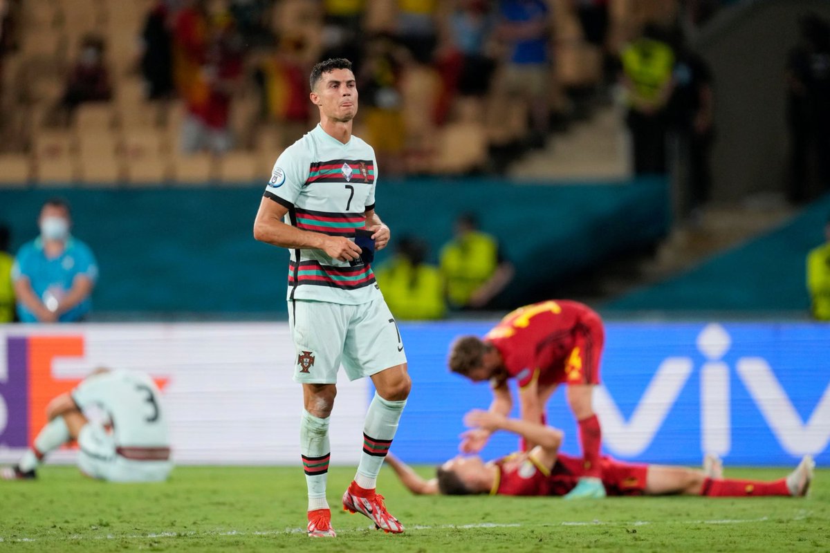 حزن كريستيانو رونالدو عقب خروج البرتغال من يورو 2020 🇵🇹