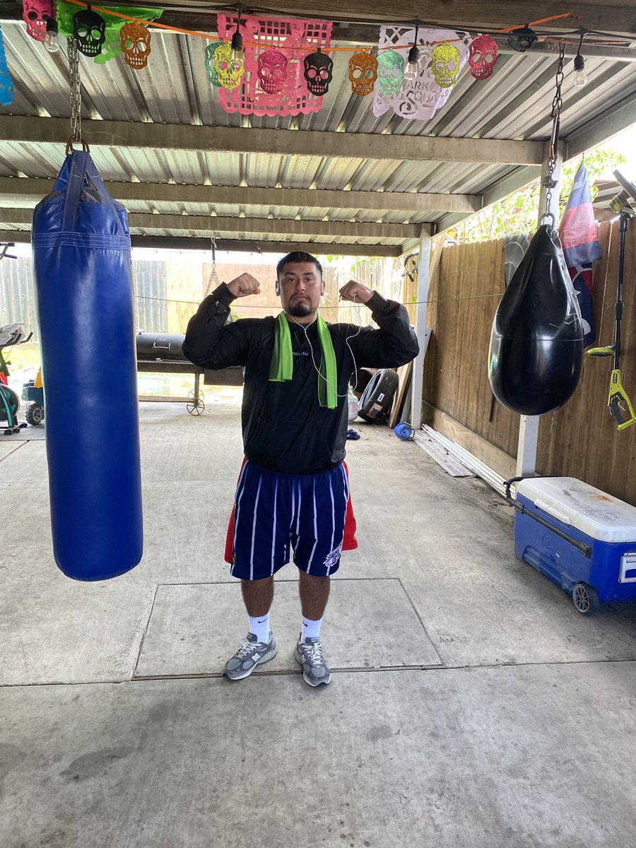 bornmuggin's tweet photo. Born Muggin Boxing coming soon. Finally built the confidence to post this. But any body looking to learn basic boxing or get some mitt work in shoot me a msg. Beginners to amateurs. Orthodox or southpaw I’ll work with you. Thank you and rt. ✌️ 🥊🥊 https://t.co/YUso4OT4QO