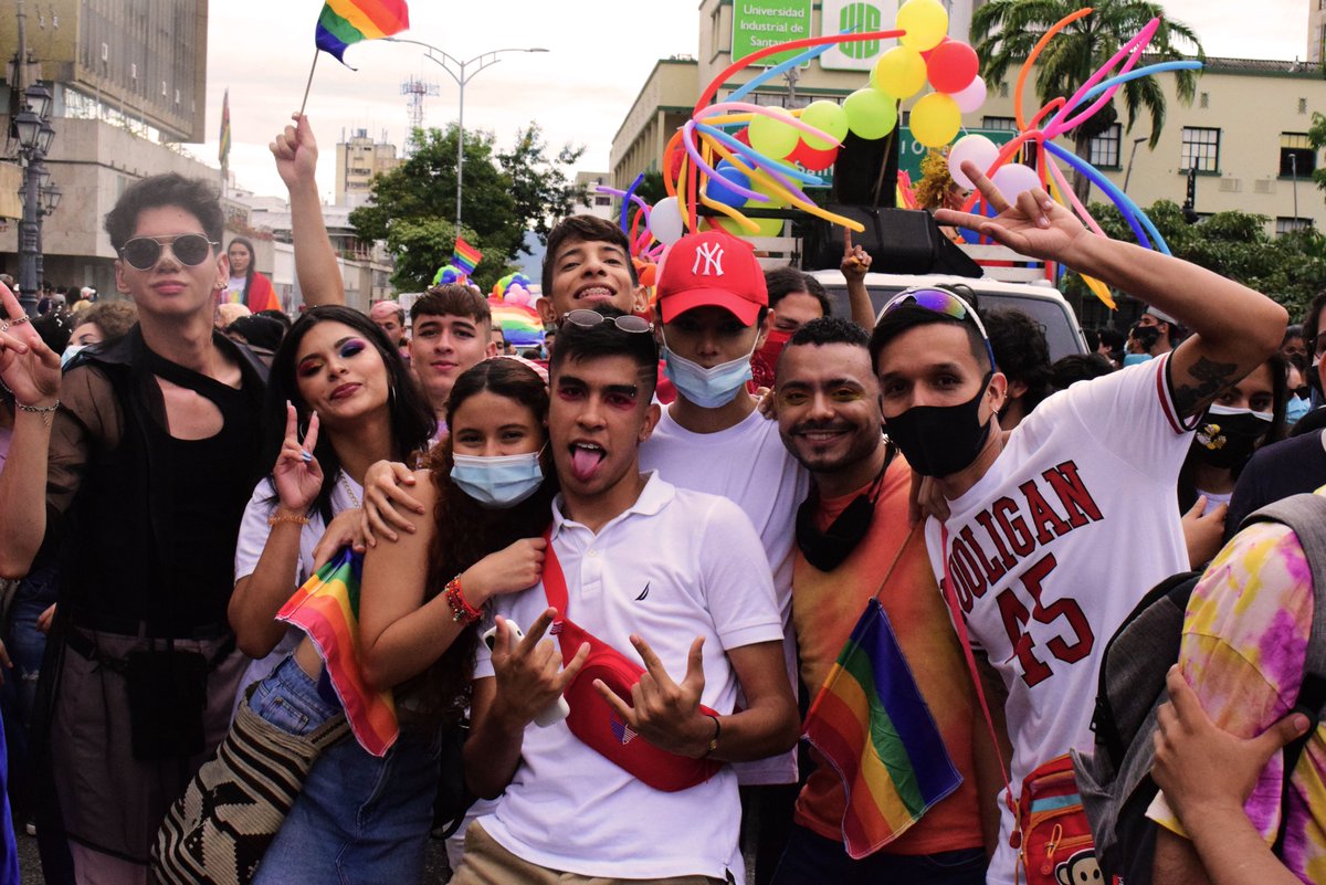 El orgullo se tomó las calles en Bucaramanga. facebook.com/identidadestud…