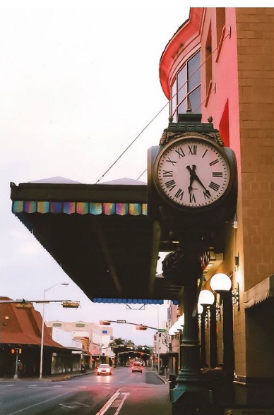VisitLaredoTx's tweet photo. Wouldn't you say it's about TIME you paid a visit to the streets of Laredo?
.
.
📸: @life_is_better_in_film
#HolaLaredo #TexasToDo #DreamTexas #DreamLaredo #VisitLaredo #LaredoTexas #LaredoTX #LaredoLocal #Bordertown #ShopLaredo https://t.co/1pko4fAvxz
