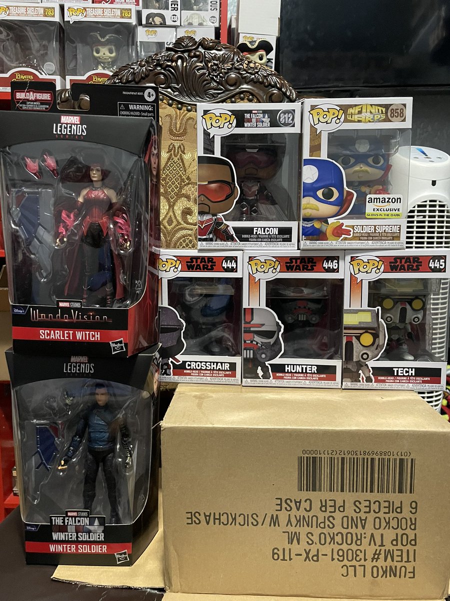 gortiz93's tweet image. What came in this weekend! For some reason tech has a random barcode on top! WTH it’s getting very difficult to collect mint Funko pops! #FunkoMail