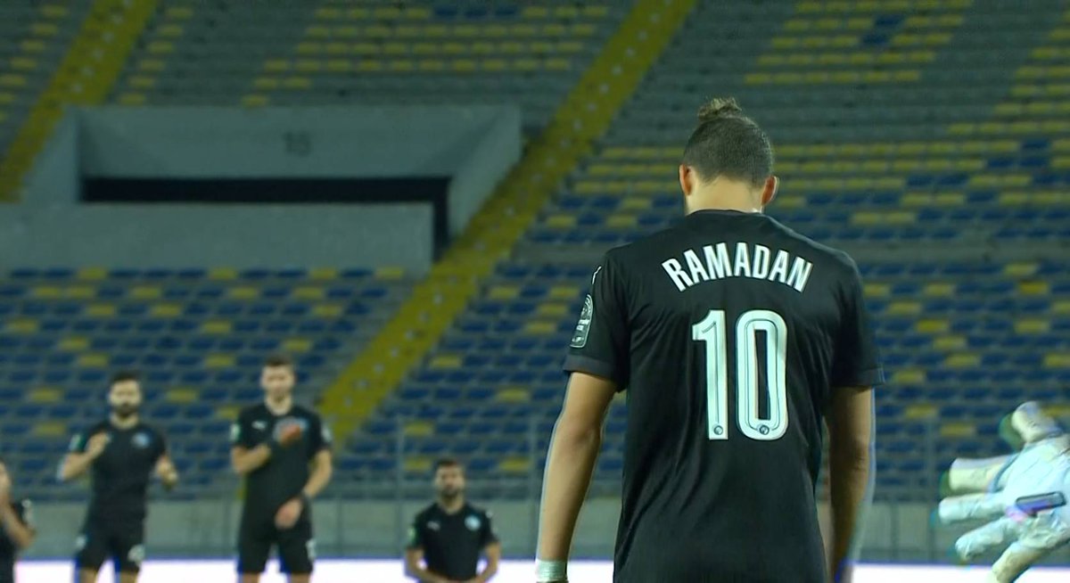 رمضان صبحي بعد إهدار الركلة الترجيحية أمام الرجاء المغربي ليودع بطولة الكونفدرالية من نصف النهائي