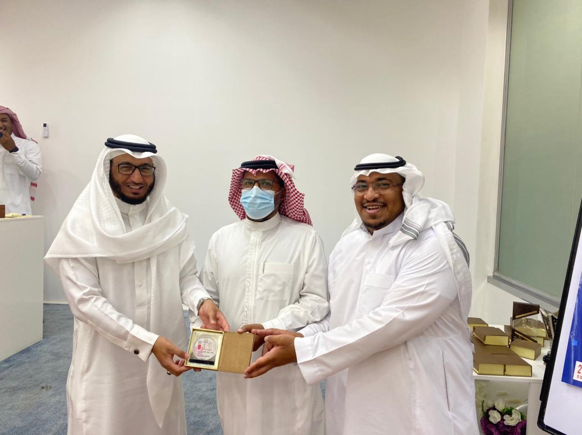 ula_avw's tweet photo. بحضور سعادة الأستاذ طارق المورعي @nrn5051 عضو مجلس إدارة #جمعية_العمل_التطوعي_العلا
تم تكريم المتطوعين المشاركين في مبادرة #دمك_حياة خلال تفعيل #اليوم_العالمي_للمتبرعين_بالدم
#العلا
#تطوع
@WateenApp @mosandah @aldewanih1 https://t.co/TR5nuse8eT