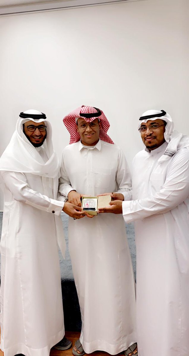 ula_avw's tweet photo. بحضور سعادة الأستاذ طارق المورعي @nrn5051 عضو مجلس إدارة #جمعية_العمل_التطوعي_العلا
تم تكريم المتطوعين المشاركين في مبادرة #دمك_حياة خلال تفعيل #اليوم_العالمي_للمتبرعين_بالدم
#العلا
#تطوع
@WateenApp @mosandah @aldewanih1 https://t.co/TR5nuse8eT