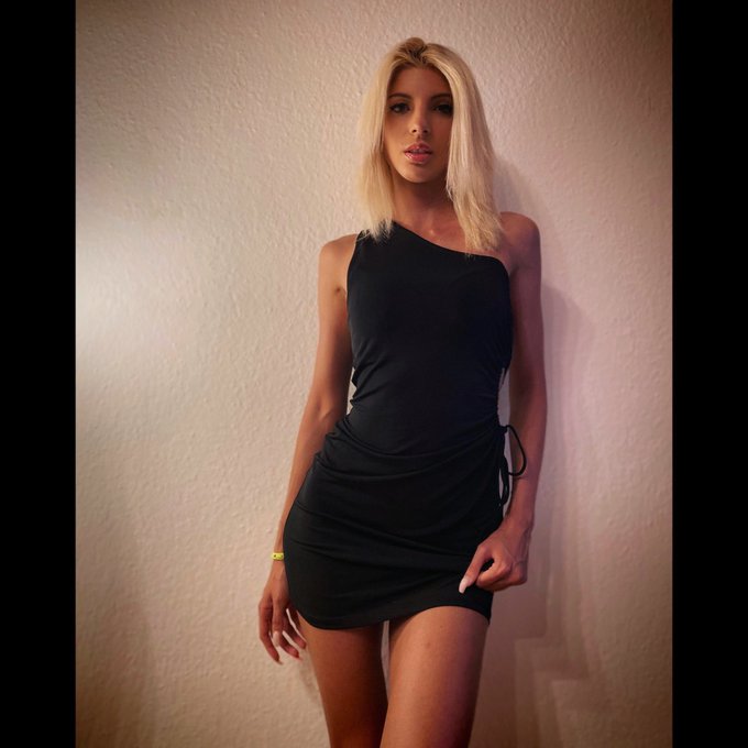 Black dress ⚫️ #hungariangirl https://t.co/jI6Pbcdavo<a href="/tag/hungariangirl"class="tags">#hungariangirl</a>