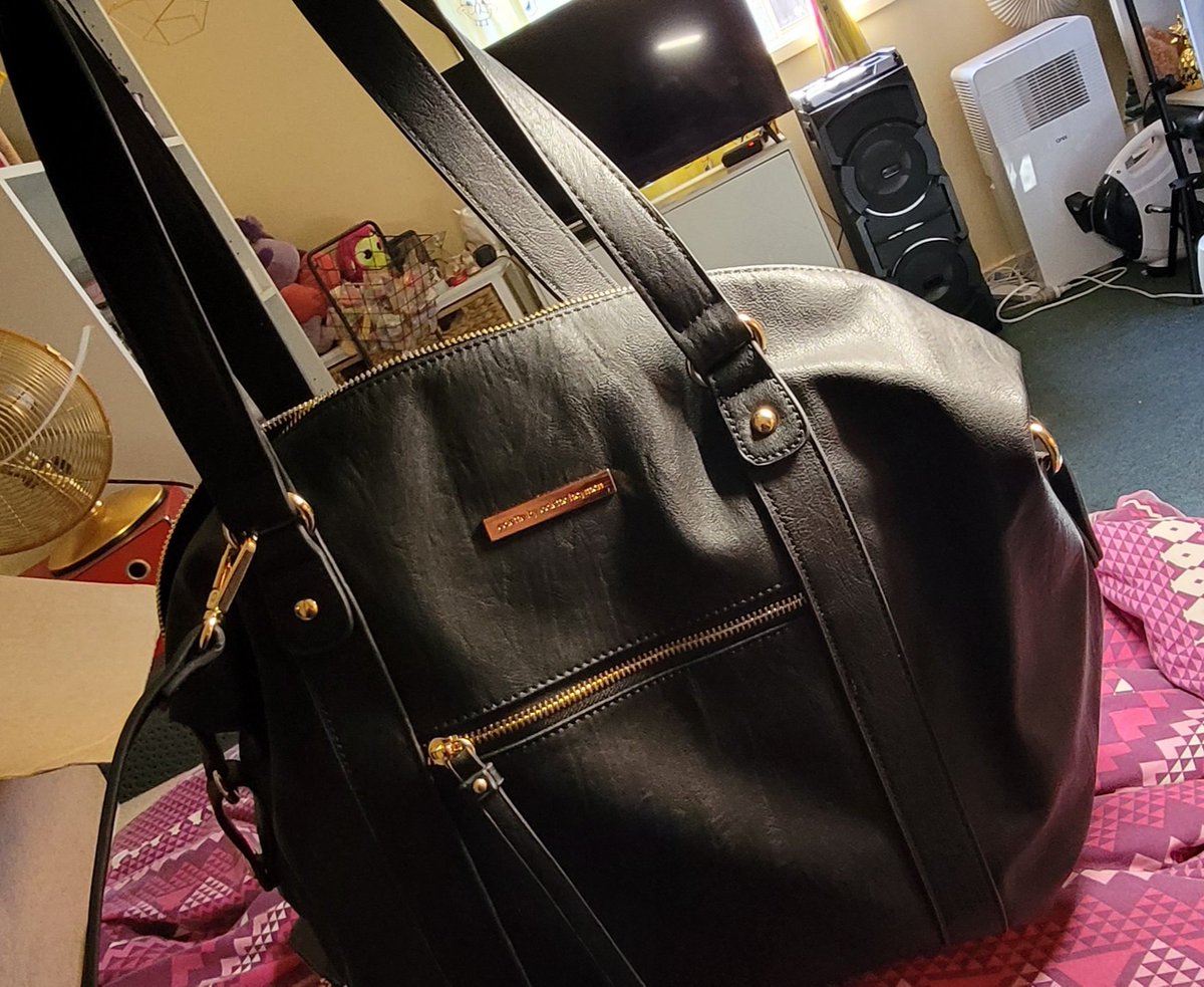 ItsErikabYo's tweet image. My new bag &amp;amp; wallet has arrived 🤩
colettebycolettehayman
#colettebycolettehayman #newbag #newwallet