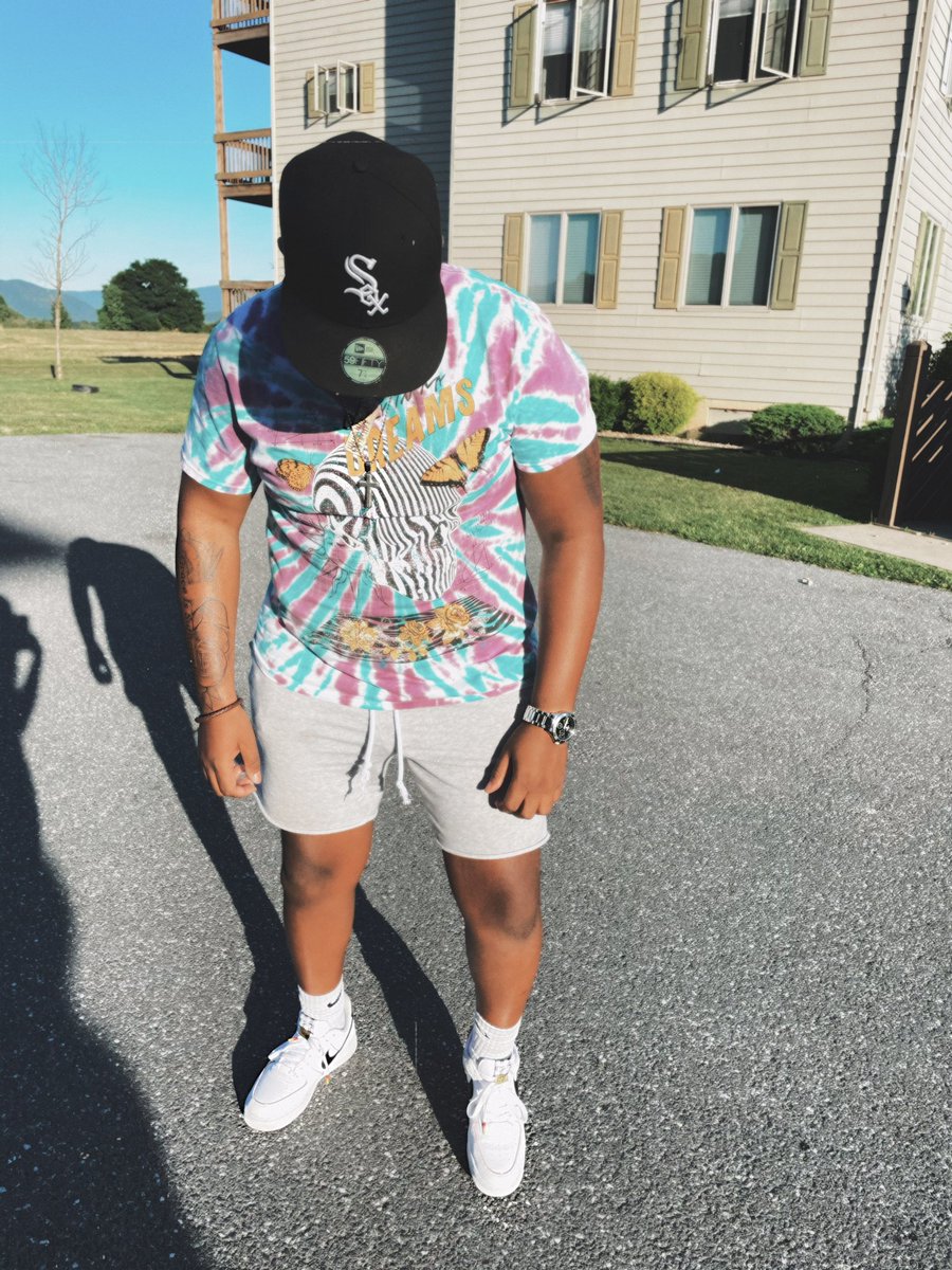 ViewssTV's tweet image. Elevate. ⛰⚡️
•
•
#explorepage #explore #mensfashion #menstyle #fashion #ambassador #style #clothes #photography