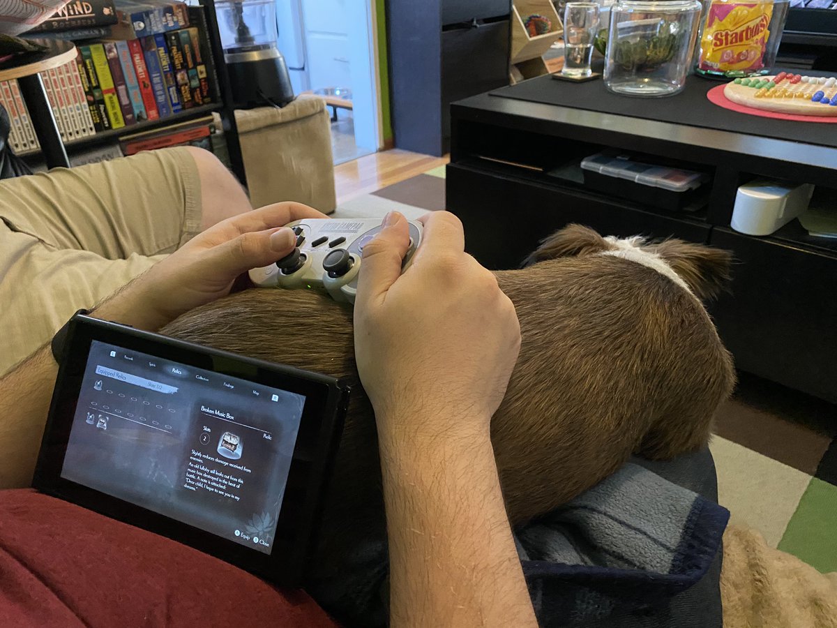 jochou's tweet photo. Presenting a new kind of Switch dock: The Switch Dog. Share photos of yours! #NintendoSwitch #Switch #SwitchDock #SwitchDog https://t.co/vkPxPp17GL