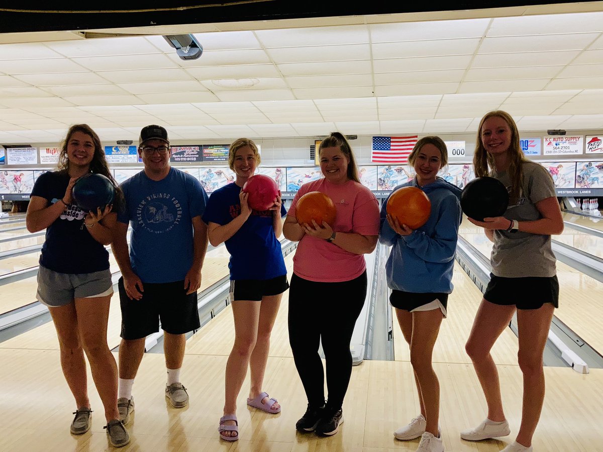 lakeview_fbla's tweet photo. This week the officers rolled into the β21/22 school year by planning out activities, setting goals, & a little team bonding fun. We are excited for this year and the activities we planned! #lakeviewvikes #mrsdlouhybeatusall #betterleadersthanbowlers #nefbla https://t.co/o1Lu7NQHTM