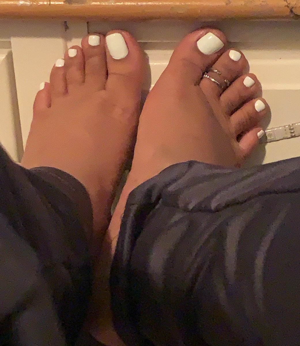 FavorableSoles's tweet photo. they’re looking real sucksble right now. i ain’t been going to get my feet done as consistent, but WE BACK AND WE BETTER BABY. 

loving the black lady toes. period. https://t.co/O3gxZmuCTd