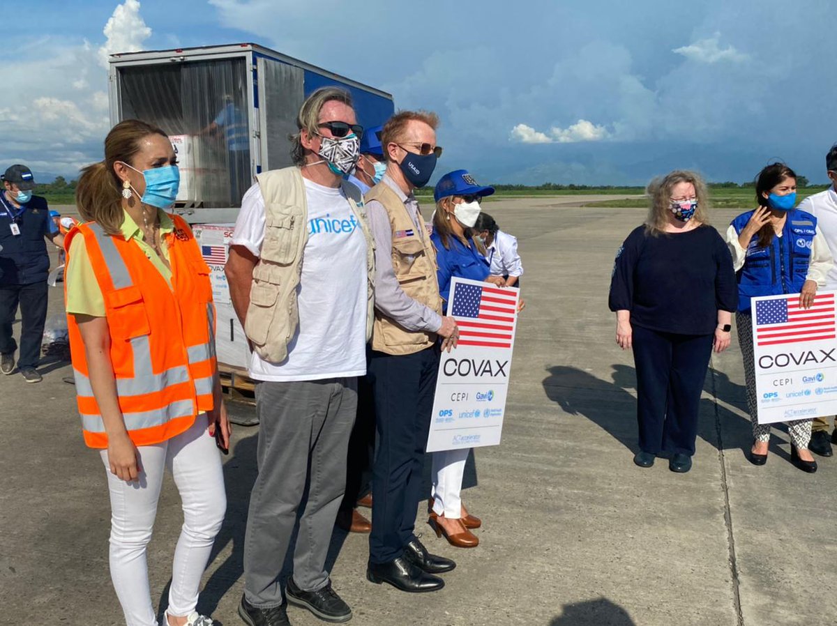 uniceflac's tweet photo. 💙Hope! 1.5 million doses of the #COVID19 vaccine have arrived safely in #Honduras.

@UNICEF welcomes the first United States Government donation of vaccines via #COVAX, and calls for more largescale vaccine donations. Who will be next? #DonateDosesNow 

https://t.co/32N3j8JGKB https://t.co/dZsi5kgBOP