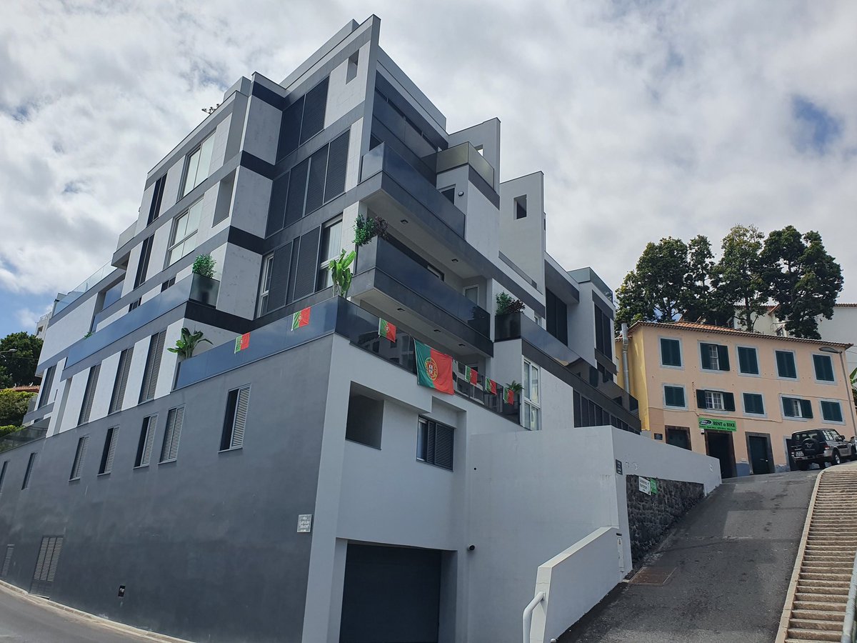 SYTM14's tweet image. Portuguese flags on Cristiano Ronaldo's house in #Funchal #Madeira. Fingers crossed Portugal!
#CR7 #Ronaldo #CristianoRonaldo 
#Portugal #Portugalvsbelgium #Euro2021 #football