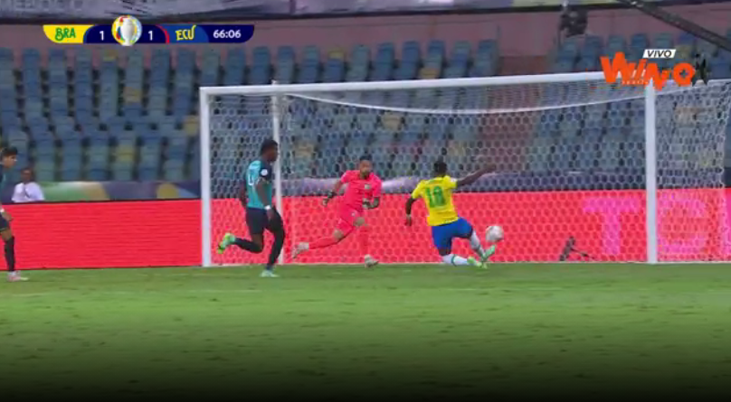 WinSportsTV's tweet photo. 🏆 ¡Lo que se acaba de perder Vinicius! 😱😶
#COPAAMÉRICAxWINMÁS
https://t.co/YdH1SIqv7i https://t.co/PWgQ5WO2cf
