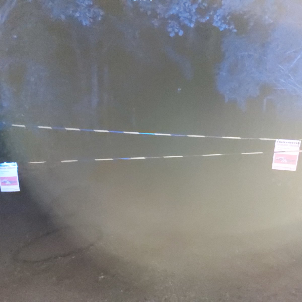 BDeduytsche's tweet photo. We hebben zopas de parking van Moerbekebos ( raspailleboscomplex) afgesloten want morgen ochtend starten er herstellingswerken. Er zal beperkte hinder zijn van maximaal 1 dag.
#altijdbezig #geraardsbergen🇧🇪 #raspailleboscomplex #deboswachters #natuurenbos #herstellen #parking https://t.co/SZFJc5rRRx