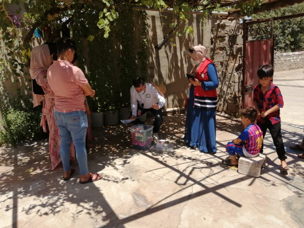 HodFrc's tweet photo. Whilst vaccination coverage remains low and a third wave of #Covid19 officially announced, prevention measures are essential. 3277 households visited and provided with hygiene kits in #Erbil #Hawler governorate #Iraq #Kurdistan region by @iraqircs and @CroixRouge with @IFRC_MENA https://t.co/aiDMqwUXjx