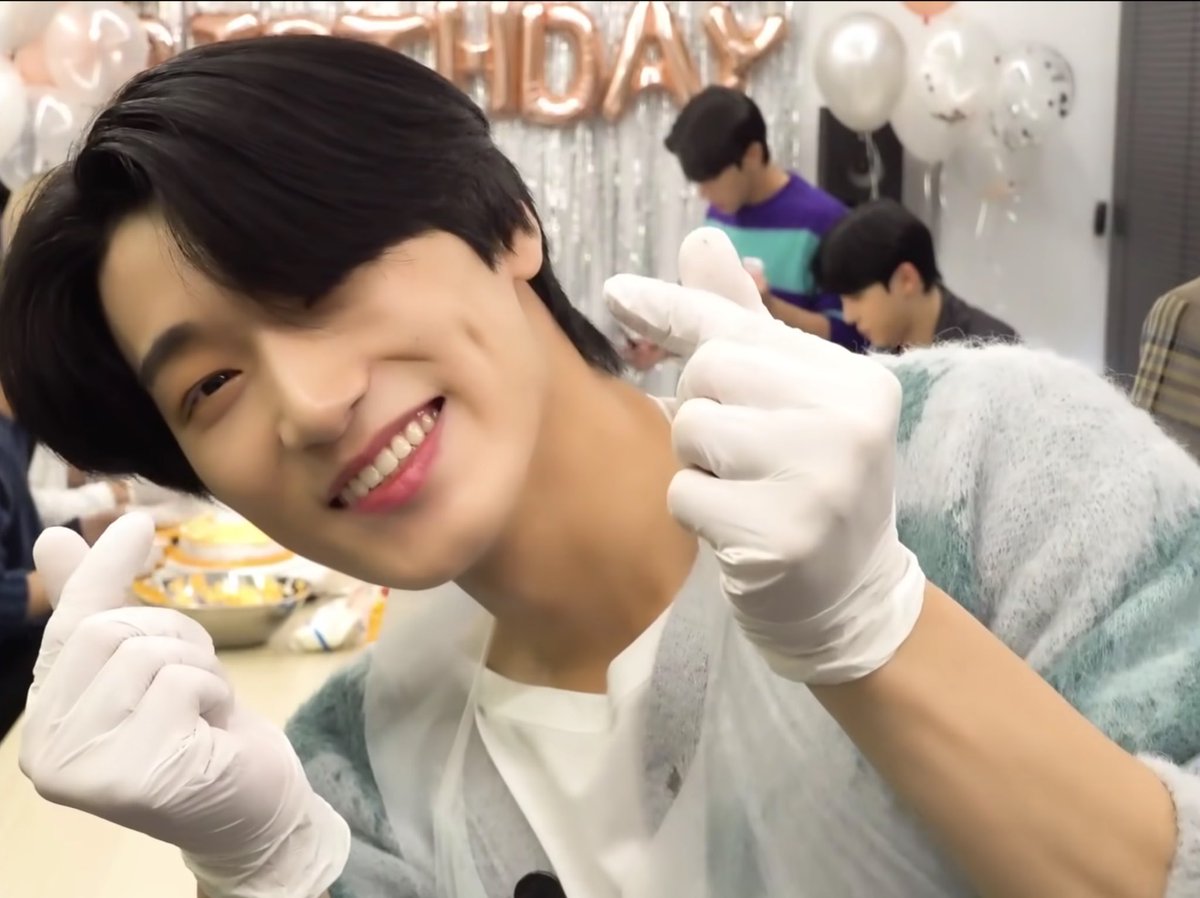 iCHOlSAN's tweet photo. ngl quien inicio todo esto fue del lado  gringo pero latiny siempre haciendo haciendo el trabajo sola por eso se merecen conocer a ateez divine KQ ojalá nos tomes en cuenta cuando ateez flower haga un world tour 

#ateezflower • #ateezfantastic • #ateezdivine • #ateezdiamond https://t.co/71Fs9TaCCp