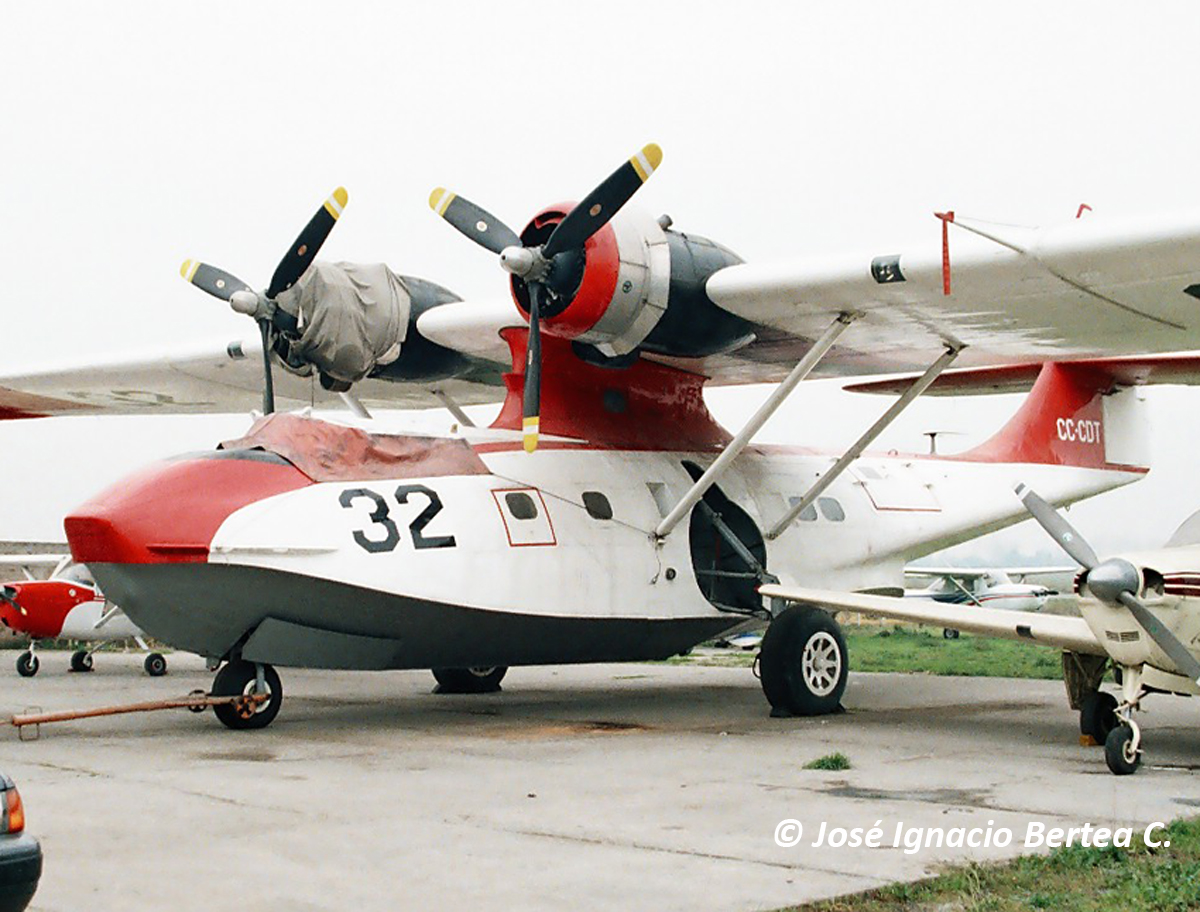 BerteaAviation's tweet photo. "Canso 32" Canadian Vickers - Consolidated Catalina OA-10A s/n CV-596 of the ASPAR Ltd. in Los Cerrillos Airport SCTI in June 2005 @stagg_linda @MyBCAM @FACh_Chile @FIDAE_OFICIAL #Catalina #PBY5a #parraguez #aspar #Loscerrillos #Scti @PBY_Lovers @CatalinaPBY https://t.co/rxhE2zZWQv
