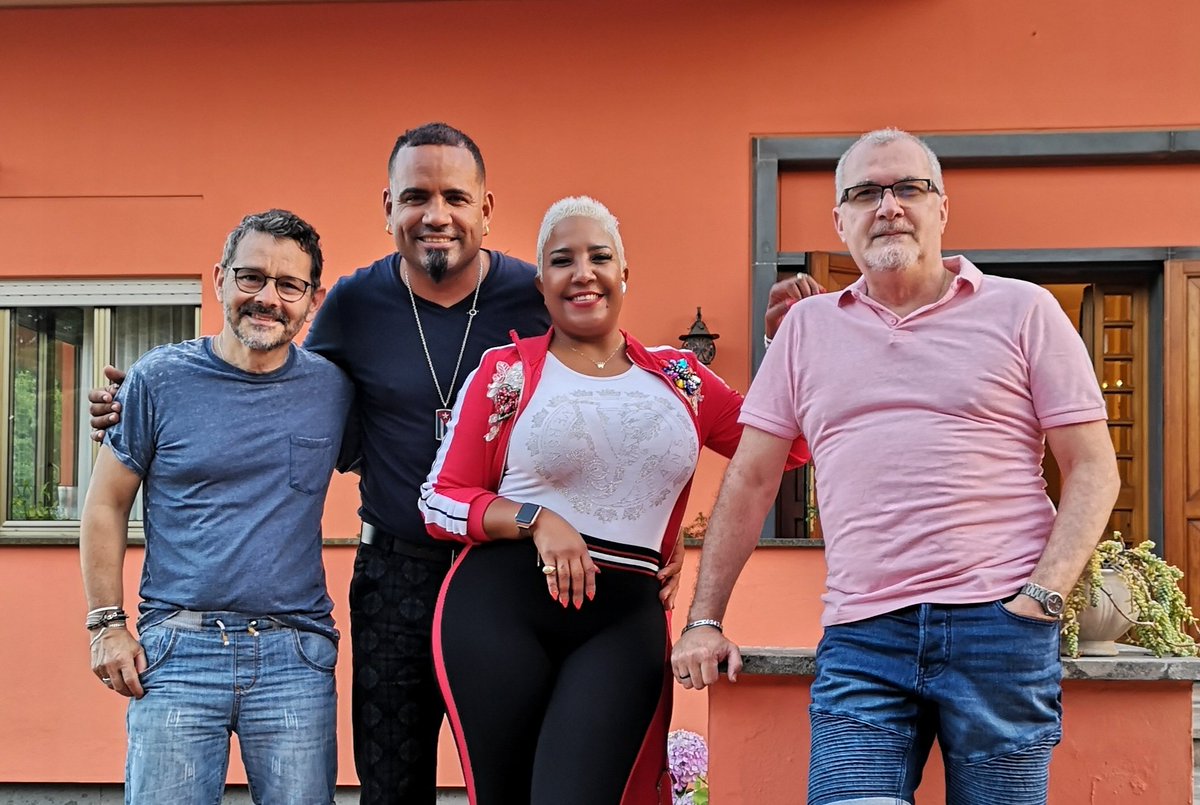 JoseCarlosRguez's tweet photo. ¡Qué gustazo! Acá estamos, una vez más, junto a nuestros queridos @hailamusic y Aned Mota @motacharanga. #Roma #Italia #27junio. @JorgeLAlfonzoR @JoseCarlosRguez https://t.co/0dCvCeXlUM