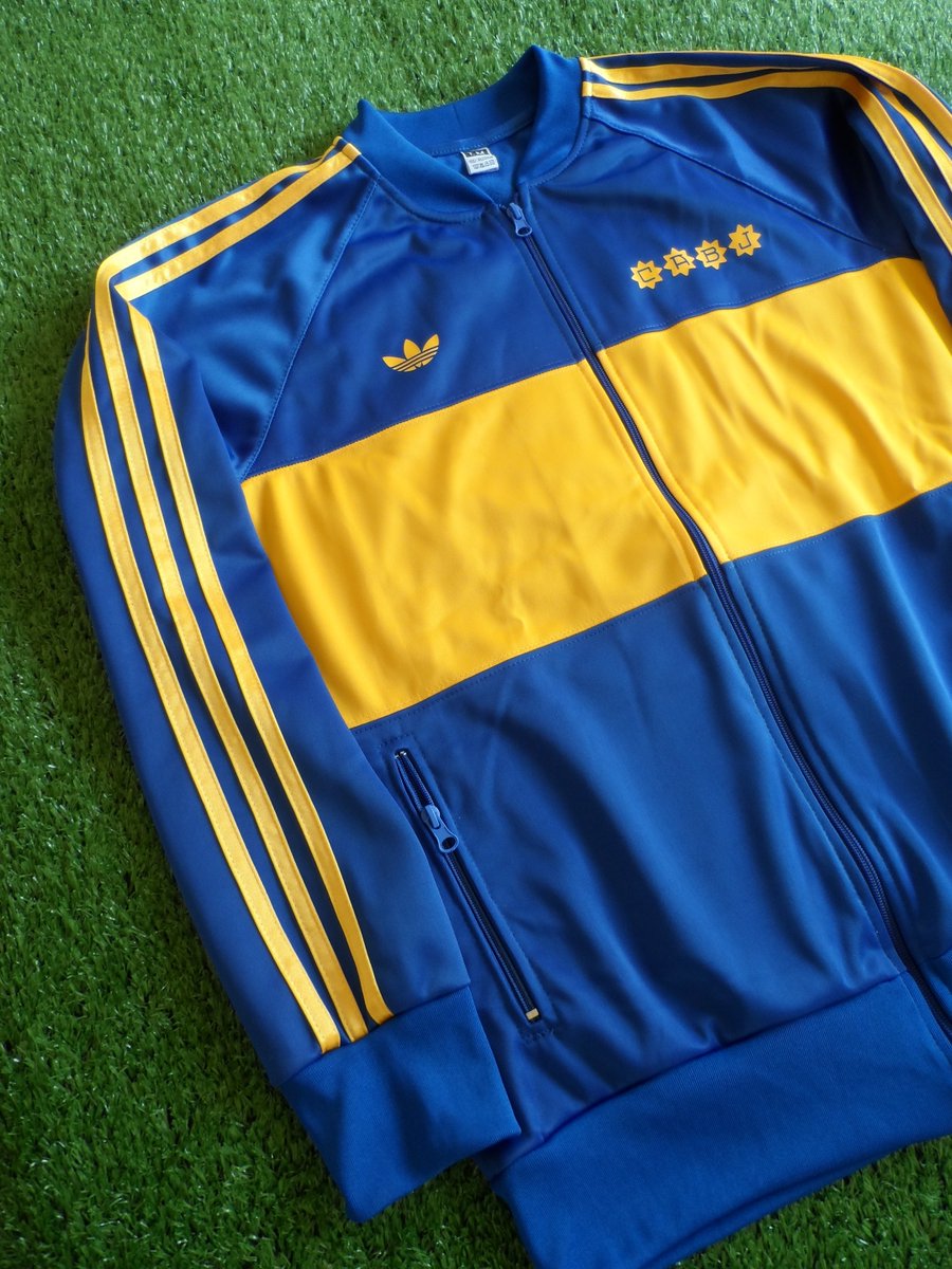 repboca1905's tweet photo. CAMPERA RETRO BOCA 1981
ENVÍOS A TODO EL PAÍS
$2999
Compra directa: https://t.co/xkyckzCPmW

Consultas y pedidos por mensaje privado o por WhatsApp al 11 6015 0165
#boca1905 #camperaboca #bocaretro #cabj #bocaadidas #boca1981 #DiegoEterno https://t.co/hB8d0YFBCN