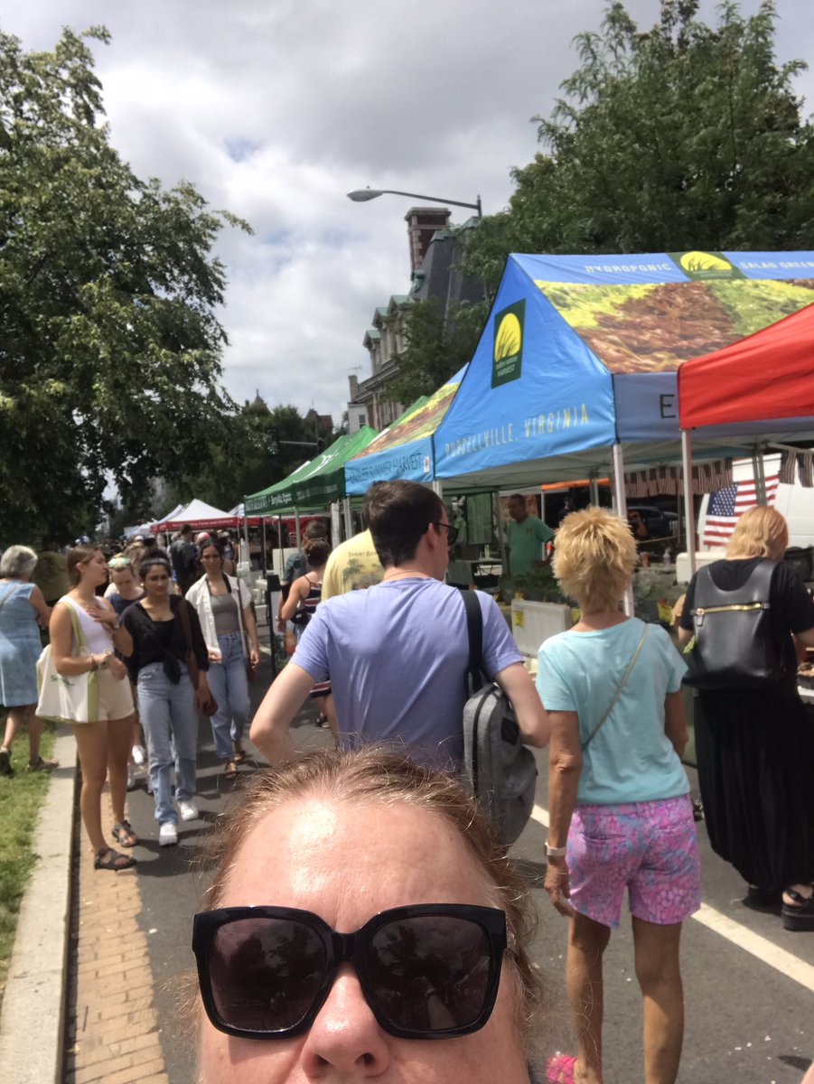 MoWino_com's tweet photo. Great sunny day of #FarmToTable #SupportLocalSunday thnx2  @FRESHFARMDupont  #Dupont #farmersmarket https://t.co/XLNC1AhR0R
