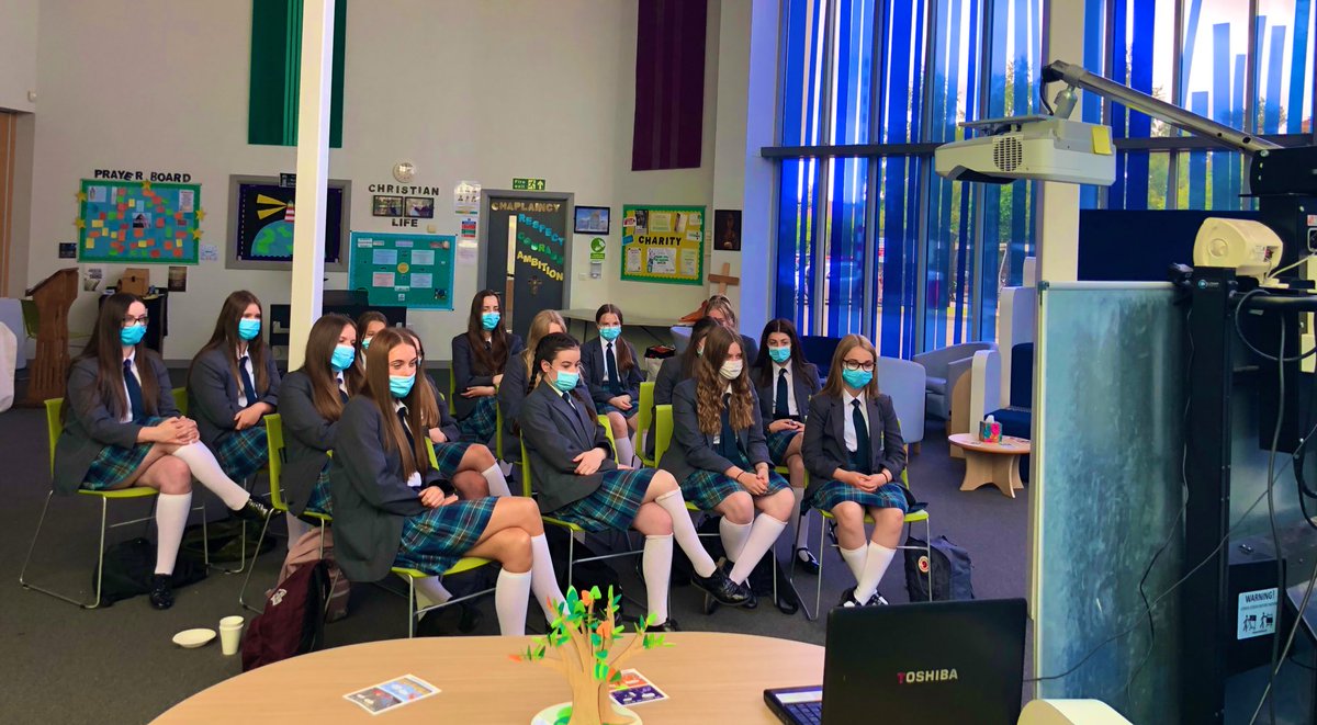 MissHand3's tweet photo. Our passionate young sports leaders during their virtual meeting with @CarmelCollege. Thank you- the girls took a lot away from the session and they are enjoying being part of the ‘Aspire 2 Be’ project! @ssat @PECarmel @HopeAcademyPE  @hope_careers  @hopeclassof2023 #proud 😊👏🏼 https://t.co/xeWN9Xije5