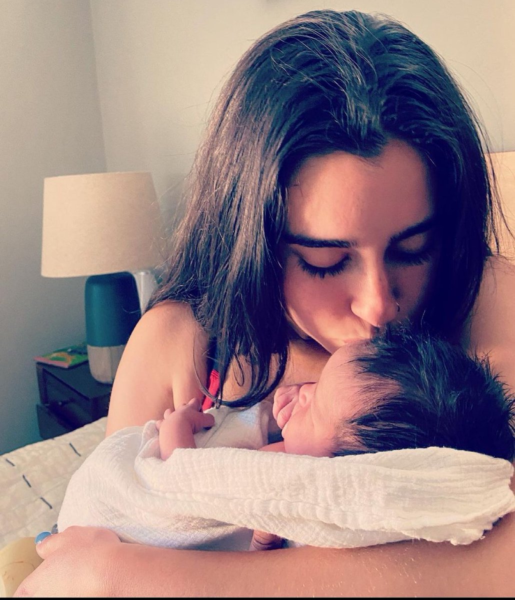 bbysanch's tweet image. AAAAAA A LAUREN FOI CONHECER A VIDA, TIA BABONA QUE FOFURA