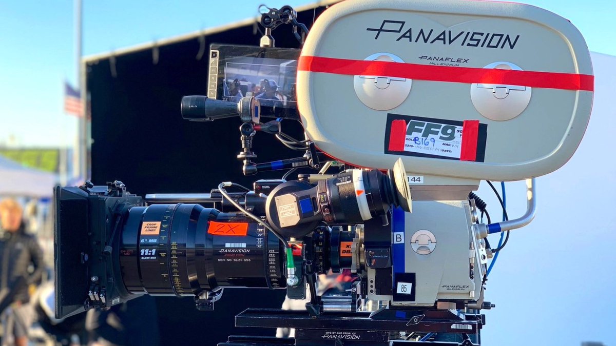 riokinkclub's tweet photo. A cinematrografia de #FastAndFurious foi quase 100% em película Kodak. Tem uns takes digitais, com o finado smartphone #REDHydrogenONE e ARRI Alexa Mini/ SXT com lentes Panavision Primo.
No mais, FILME nas Arriflex 235, 435, 435 ES Advanced e Panavision Panaflex Millennium XL2. https://t.co/3OFCUEkd43