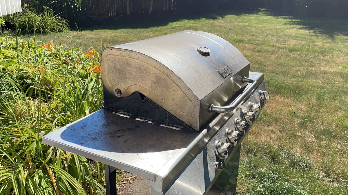KOMOBrianM's tweet photo. 100 degrees really cuts down the pre-heat time on the grill. #waheat #WAheatwave #wawx https://t.co/nob5HJGeGP