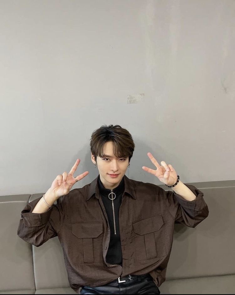 hysh1n's tweet photo. Llegué tarde otra vez eueueueu. Pero, ando infiltrándome una vez más al comeback de mi amorcito y las chicas de @TWIZPER_TWT. Re fan soy siseñor. Mucho éxito en ese stage, chicas. ¡Faitin!
#𝐓𝖶𝖨𝖹𝖯𝖤𝖱𝗖𝗕
#WeAreFancy https://t.co/t0WOPja1QB