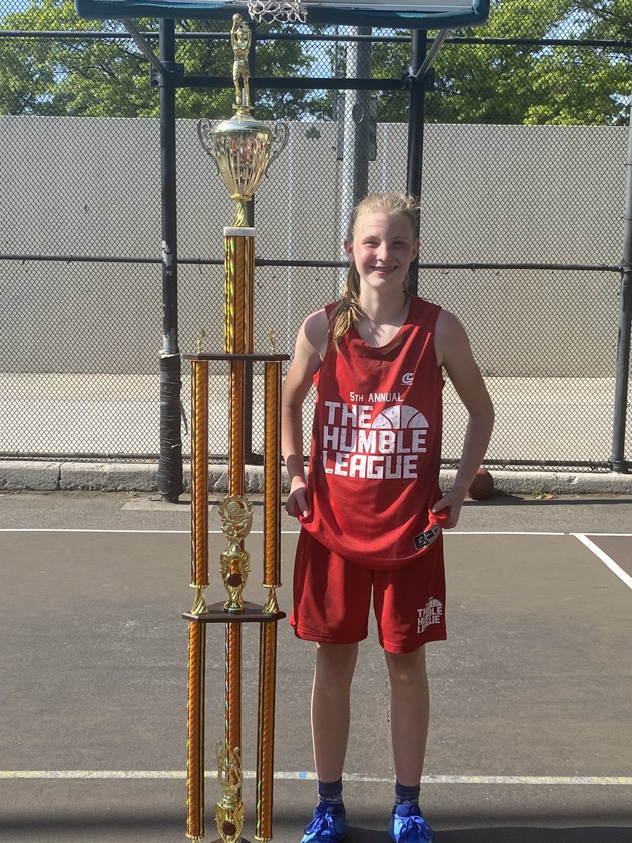 Shoutout to our <a href="/NewHeightsNYC/">New Heights Youth Inc.</a> 2025 crew on winning the humble league chip today! A few was missing this weekend but the crew took care of business! Way to work ladies. Congratulations to @EmmaOlausson_ on winning the MVP recognition! <a href="/NYGHoops/">NYGHoops</a>