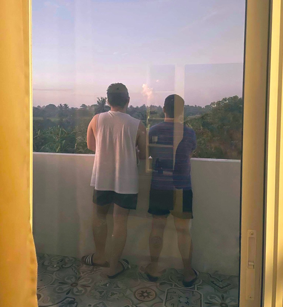 feelslikesotoya's tweet photo. To more sunrise with you. ❤️
Happy 7th 😘 https://t.co/CAdHqHDkXu