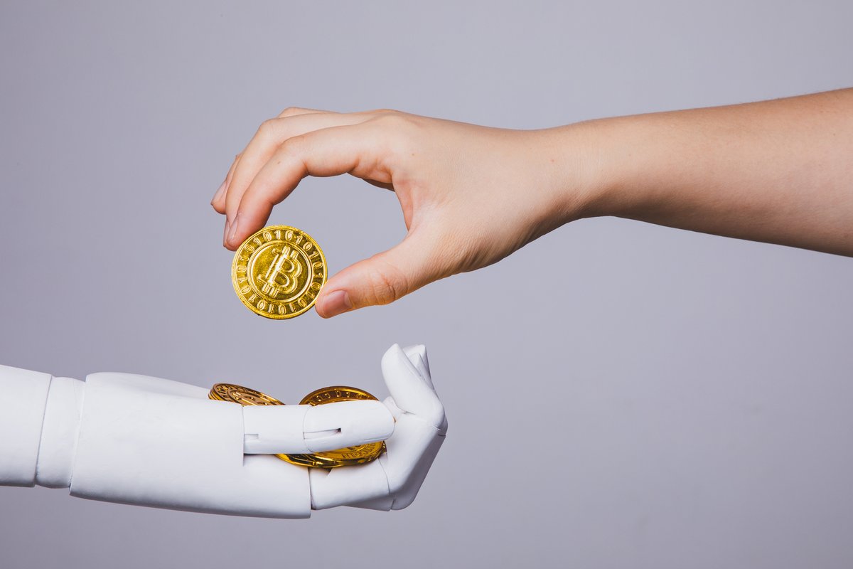 Forbes's tweet photo. Say goodbye to Bitcoin and hello to the digital dollar: https://t.co/8Yc3wlIZkg https://t.co/cudEcEqa7B