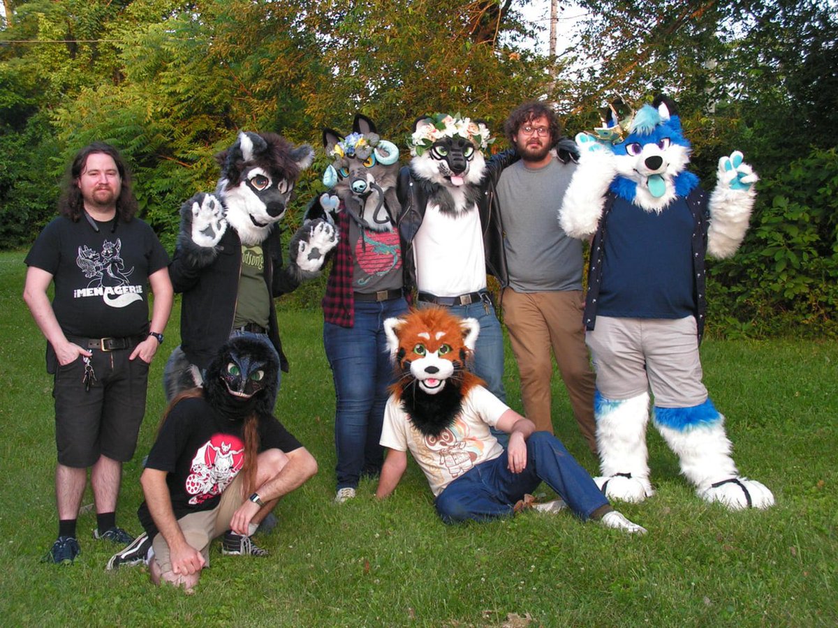 Skylightgriffon's tweet photo. I had so much fun with my fellow @lexfurs and i had a amazing with y’all ^^ https://t.co/f2d9CgyZFI
