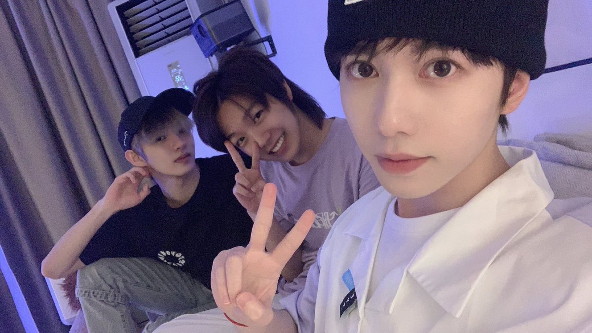 Liujunjun97's tweet photo. them 😭😭😭 the 97 line~ #liujun #junliu #刘隽 #rimiko #liujunhao #niuzaizai https://t.co/KNKxqbyiRG