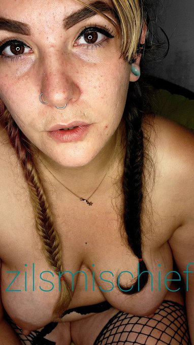 Gamer Girl Gone Wild. Onlyfans, onlyfansgirl, babe, pawg, thick, curvy, voluptuous, anal, fishnets, kink